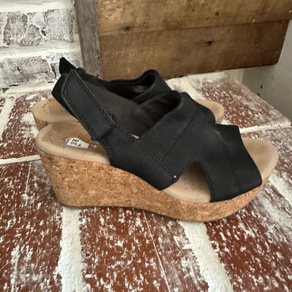 Women's Clarks Black Wedge Sandal- EUC